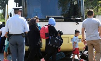 2.000 πρόσφυγες θα μεταφερθούν από τα νησιά στην ενδοχώρα μέσα στον Απρίλιο