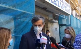 Σωτήρης Τσιόδρας: Τρεις θάνατοι και 37 κρούσματα στην κλινική «Ταξιάρχαι»