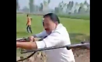Αγρότες σκότωσαν Ινδό πολιτικό για έναν δρόμο στα χωράφια τους (βίντεο)