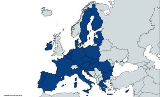Άνοιγμα των ευρωπαϊκών συνόρων το συντομότερο δυνατό ζητούν Φεράν και Σόιμπλε