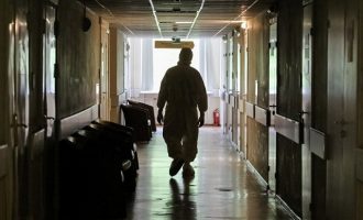 Νοσοκομειακοί γιατροί σε Μητσοτάκη: Δεν έχουμε ανάγκη από βοηθήματα