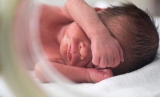 Ρωσία: Μωρό γεννήθηκε μολυσμένο με κορωνοϊό