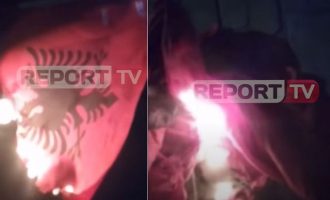 Στην Αλβανία στήνουν προβοκάτσια κατά των Βορειοηπειρωτών με καμένες σημαίες