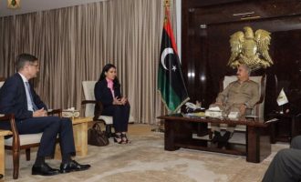 Ο Γερμανός πρέσβης στη Λιβύη συναντήθηκε με τον στρατάρχη Χαφτάρ