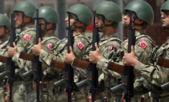 Απαγορεύτηκε στους Τούρκους στρατιώτες η χρήση «έξυπνων κινητών» στις εμπόλεμες ζώνες
