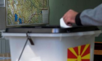 Βόρεια Μακεδονία: Τι δείχνουν οι δημοσκοπήσεις λίγες μέρες πριν τις εκλογές