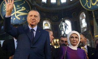 Αγία Σοφία: Αντιδράσεις Τούρκων διανοούμενων – Τι είπε η Εμινέ Ερντογάν