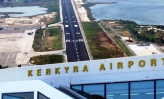 Έφτασαν στην Κέρκυρα οι πρώτοι 90 ταξιδιώτες από τη Βρετανία με απευθείας πτήση