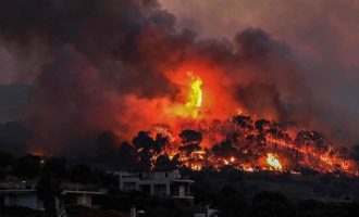 Φωτιά στις Κεχριές: Εκκενώνεται και το Σοφικό Κορινθίας – 72 πυρκαγιές στην Ελλάδα