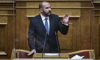 Τζανακόπουλος: Η απούσα κυβέρνηση να απαντήσει αν η Μέρκελ απέτρεψε θερμό επεισόδιο