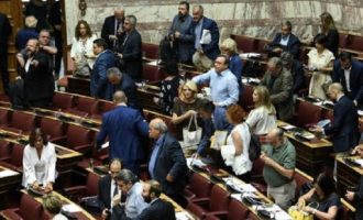 Αποχώρησε ο ΣΥΡΙΖΑ από την ψηφοφορία για Παπαγγελόπουλο: «Δεν αποδεχόμαστε πολικές αθλιότητες»