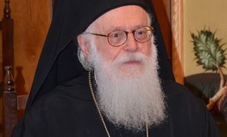 Αρχιεπίσκοπος Αλβανίας: Αμαρτία το λάδι της θρησκείας να χρησιμοποιείται για εθνικιστικούς σκοπούς