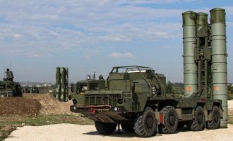 Ασυγκράτητος ο Ερντογάν – Υπέγραψε και δεύτερο συμβόλαιο με τη Ρωσία για τους S-400