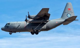 Λιβύη: Παρά την εκεχειρία τουρκικό C-130 προσγειώθηκε την Παρασκευή σε Μισράτα και Αλ Ουατίγια