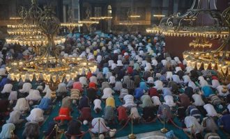Η «κατάρα» της Αγίας Σοφίας: 3.000 Τούρκοι κόλλησαν κορωνοϊό στην πρώτη προσευχή