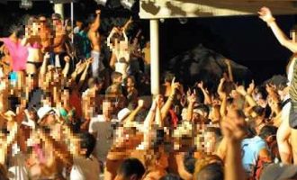 Μύκονος: Ζευγάρι με κορωνοϊό πήγε σε παράνομο πάρτι σε βίλα με 500 άτομα