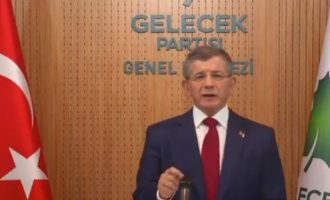 Νταβούτογλου: Αδύναμη διπλωματικά η Τουρκία – Άσχετος ο Ερντογάν