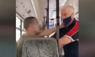 Ηλικιωμένος πιάστηκε στα χέρια με επιβάτη λεωφορείου που δεν φορούσε μάσκα (βίντεο)
