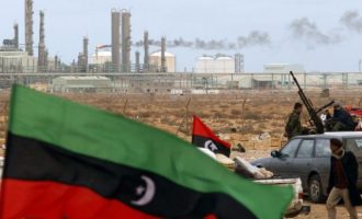 Λιβύη: 9,5 δισ. δολάρια «τρύπα» στα έσοδα της Εθνικής Εταιρείας Πετρελαίου από το «λουκέτο» Χαφτάρ