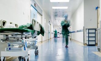 Συναγερμός σε 15 ελληνικά νοσοκομεία: Διασπορά του ανθεκτικού βακτηρίου klebsiella pneumoniae