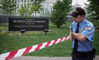 Υπάλληλος της αμερικανικής πρεσβείας στο Κίεβο ξυλοκοπήθηκε μέχρι θανάτου