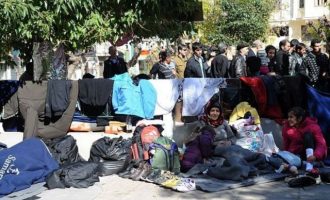 Επιχείριση εκκένωσης της Πλ. Βικτωρίας από νόμιμους μετανάστες που είχαν κατασκηνώσει στην πλατεία