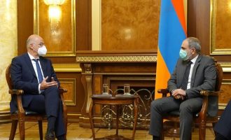 Ο Δένδιας συναντήθηκε με τον πρόεδρο και τον πρωθυπουργό της Αρμενίας
