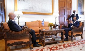 Στενός συντονισμός Ελλάδας και Κύπρου – Συνάντηση Δένδια-Χριστοδουλίδη στο ΥΠΕΞ