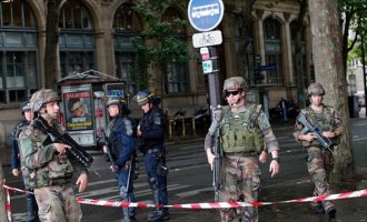 Τρόμος στο Παρίσι: Τζιχαντιστής αποκεφάλισε άντρα και φώναζε «Αλλαχού Ακμπάρ»