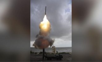 Η Ινδία εκτόξευσε πύραυλο που μπορεί να χτυπήσει υποβρύχια σε απόσταση 640 χλμ