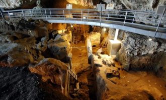 Νέα στοιχεία για τους προϊστορικούς ανθρώπους που έζησαν στο σπήλαιο της Θεόπετρας