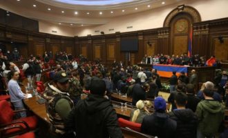 Υπεγράφη «οδυνηρή συμφωνία» εκεχειρίας μεταξύ Αρμενίας και Αζερμπαϊτζάν