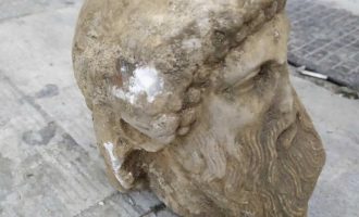 Σπουδαίο εύρημα στην οδό Αιόλου: Μοναδική αρχαία κεφαλή