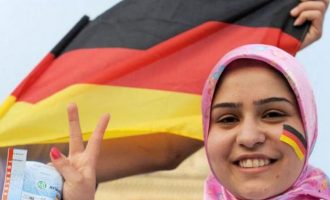 Die Welt: Η Ελλάδα «σπρώχνει» αναγνωρισμένους πρόσφυγες προς την Γερμανία