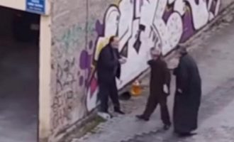 Ιερέας χτυπά ηλικιωμένο στην Κοζάνη (βίντεο)