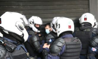 «Μάχες» αστυνομίας-διαδηλωτών – Προσαγωγή πέντε ατόμων που συμμετείχαν στην πορεία του ΚΚΕ