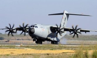 Δύο τουρκικά Airbus A400 προσγειώθηκαν στη Λιβύη – Πολεμικό τελεσίγραφο Χαφτάρ στην Τουρκία