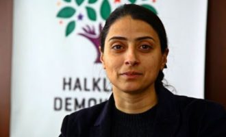 Κούρδισσα βουλευτής ρωτά τον Τσαβούσογλου για τις γυναίκες που έχουν απαγάγει μισθοφόροι της Τουρκίας στη Συρία
