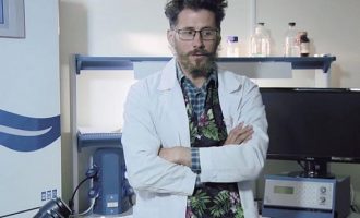 Ρώσος επιστήμονας που μελετούσε εμβόλια για τον κορωνοϊό βρέθηκε νεκρός και ημίγυμνος