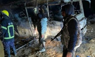 Το Ισλαμικό Κράτος ανέλαβε την ευθύνη για το πολύνεκρο μακελειό με στόχο λεωφορείο στη Συρία