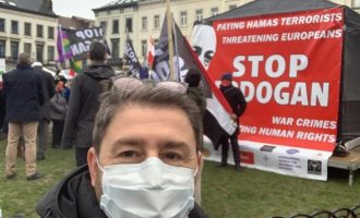 Ο Νίκος Ανδρουλάκης στη διαμαρτυρία «STOP ERDOGAN» στις Βρυξέλλες