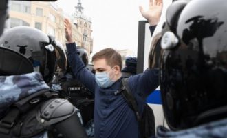 Ο Άντονι Μπλίνκεν καταδίκασε την καταστολή κατά διαδηλωτών στη Ρωσία