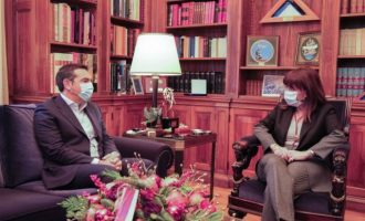 Ο Τσίπρας ζήτησε από την Πρόεδρο συμβούλιο πολιτικών αρχηγών ενόψει του τρίτου κύματος