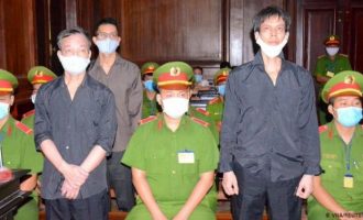 Βιετνάμ: Ποινές κάθειρξης από 11 έως 15 χρόνια σε τρεις δημοσιογράφους