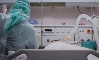 Κορωνοϊός: Υπό ασφυκτική πίεση τα νοσοκομεία της Αττικής – Γέμισαν οι ΜΕΘ