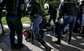 Καταγγελίες φοιτητών για αστυνομική βία – Της πάτησε το πόδι μηχανή της Ομάδας Δράσης