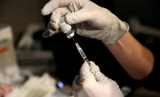 Σοβαρή καταγγελία για τον γιατρό στην Κέρκυρα: Δεν παρέλυσε από το εμβόλιο