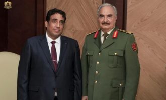 Ο μεταβατικός πρόεδρος της Λιβύης συναντήθηκε με τον στρατάρχη Χαφτάρ