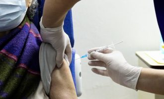 ECDC: Δεν χρειάζεται τρίτη δόση εμβολίου στον γενικό πληθυσμό