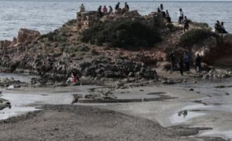 Άμπωτη: Υποχώρησε η θάλασσα σε όλη την Ελλάδα έως και δέκα μέτρα (βίντεο) – Τι λένε οι ειδικοί